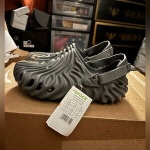 Salehe Bembury Crocs in grey